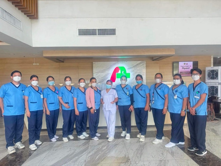 CleverCare students and staff group photo during a hospital outreach visit